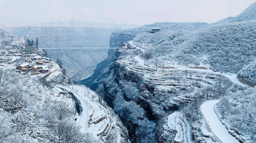 漠河迎来入秋首场降雪，村庄银装素裹宛如童话世界, 你怎么看较强冷空气来袭2021年济宁最冷的温度