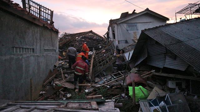 地震有多恐怖印尼5.6级地震印尼海域发生6.7级地震造成影响严重吗 汽车13